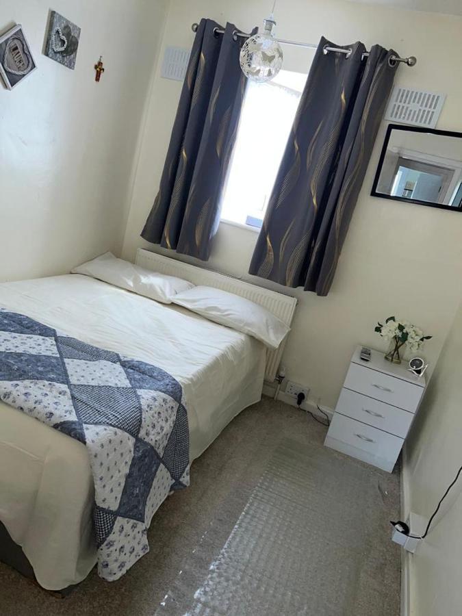 Single Room With Smart Tv Luton  Exterior photo