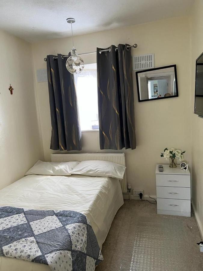 Single Room With Smart Tv Luton  Exterior photo